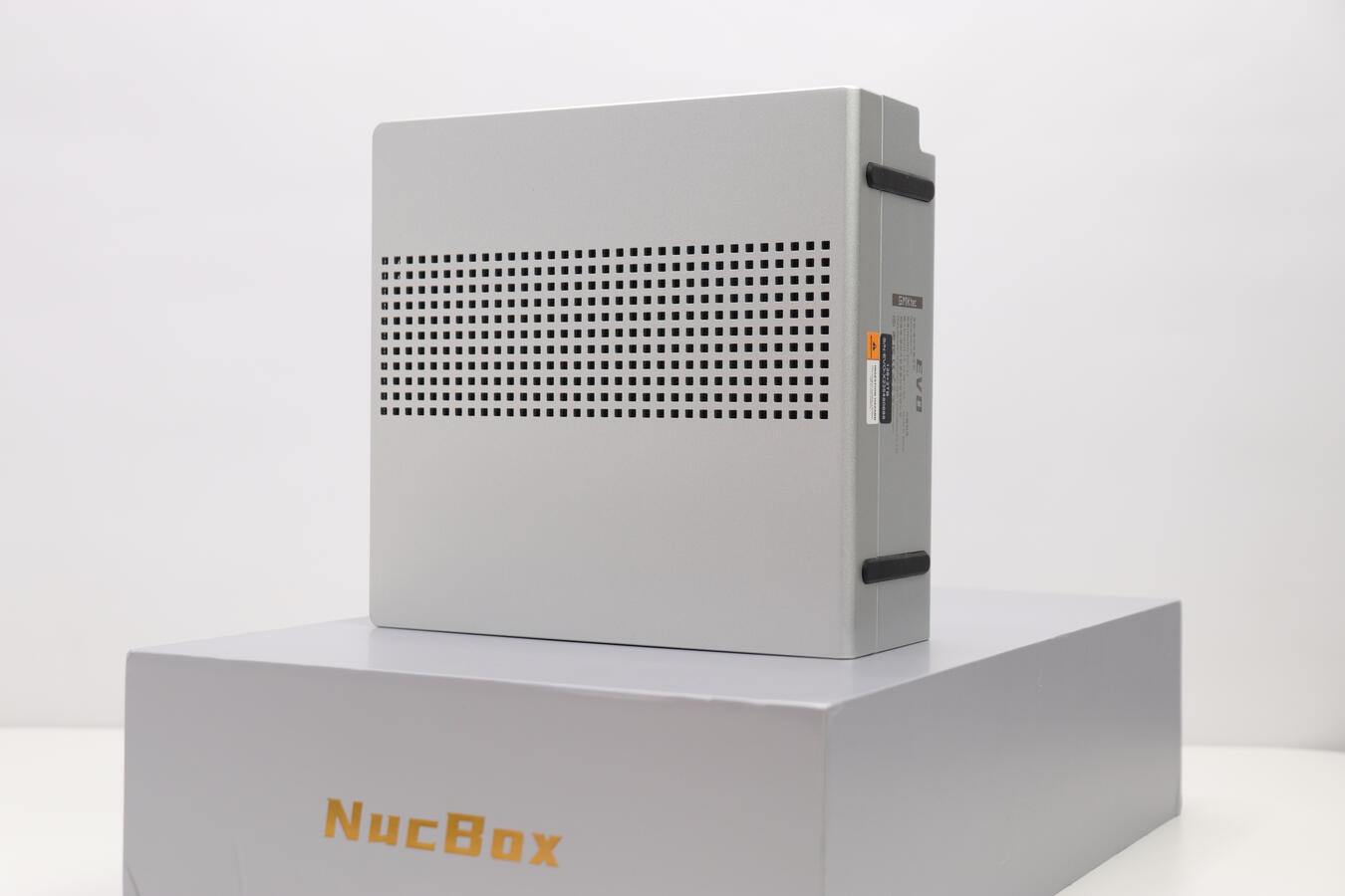 GMKtec Evo-X2 Standing Aeration