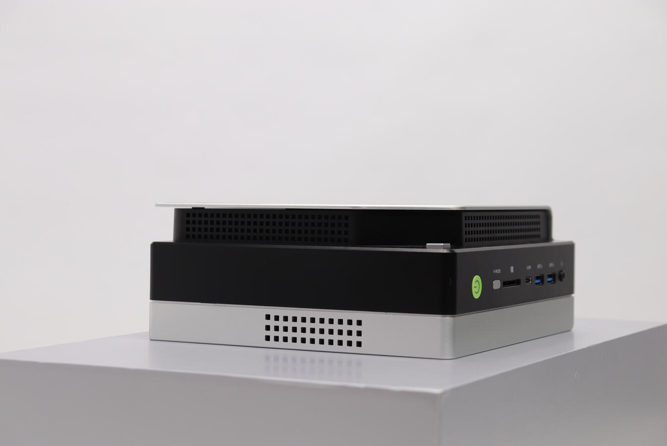 GMKtec Evo-X2 Side 2